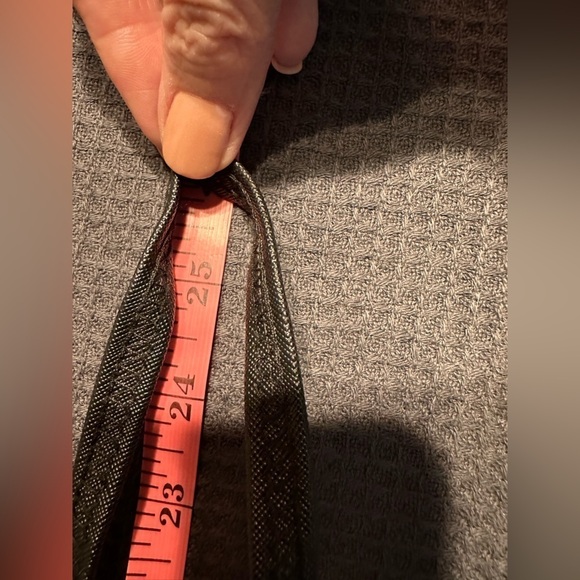 🎉Black Floral Padded Crossbody Wallet - Like New - Picture 10 of 10